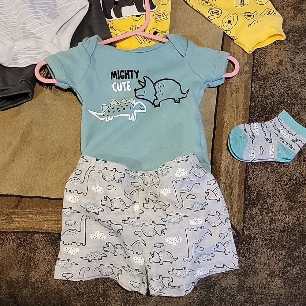 Baby outfit bundle - Picture 2 of 8
